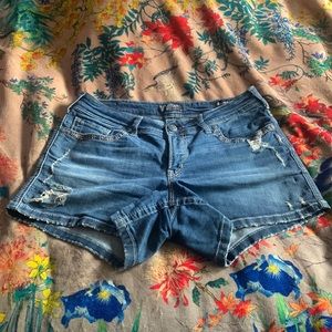 Silver Jeans Co Suki Mid Shorts (Distressed)